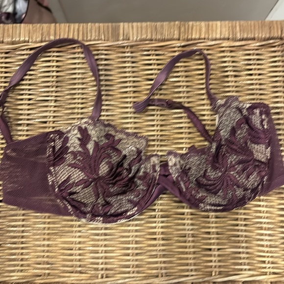 Victoria secret bra and panty set NWOT! Never worn was given as a gift - Picture 8 of 9